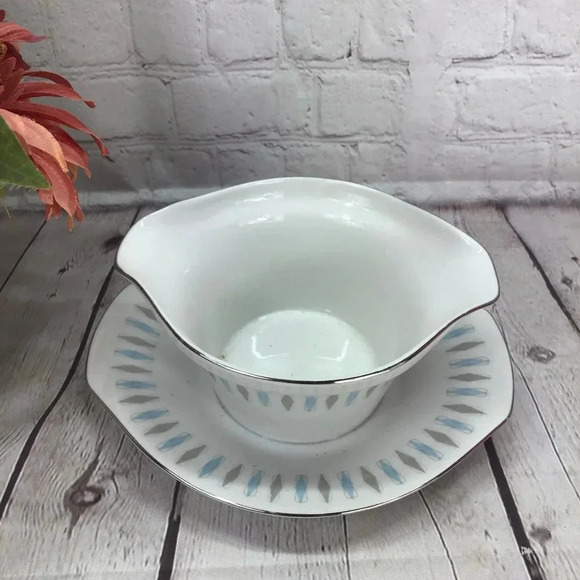 Vintage sone futura gravy boat and saucer - Picture 3 of 5